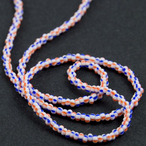 0125 Fine rocaille cristal rayée bleu et rouge