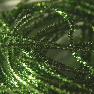 AA02. Cannetille frisée vert brillante 1.3mm (3 mètres)